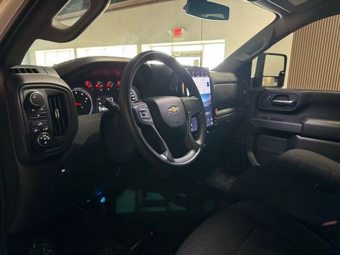 Used 2023 Chevrolet Silverado 2500 Custom image 11