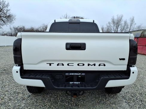 Used 2021 Toyota Tacoma TRD Off-Road w/ TRD Premium Off Road Package image 8