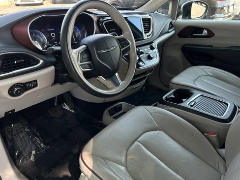 Used 2020 Chrysler Pacifica Limited FWD image 10
