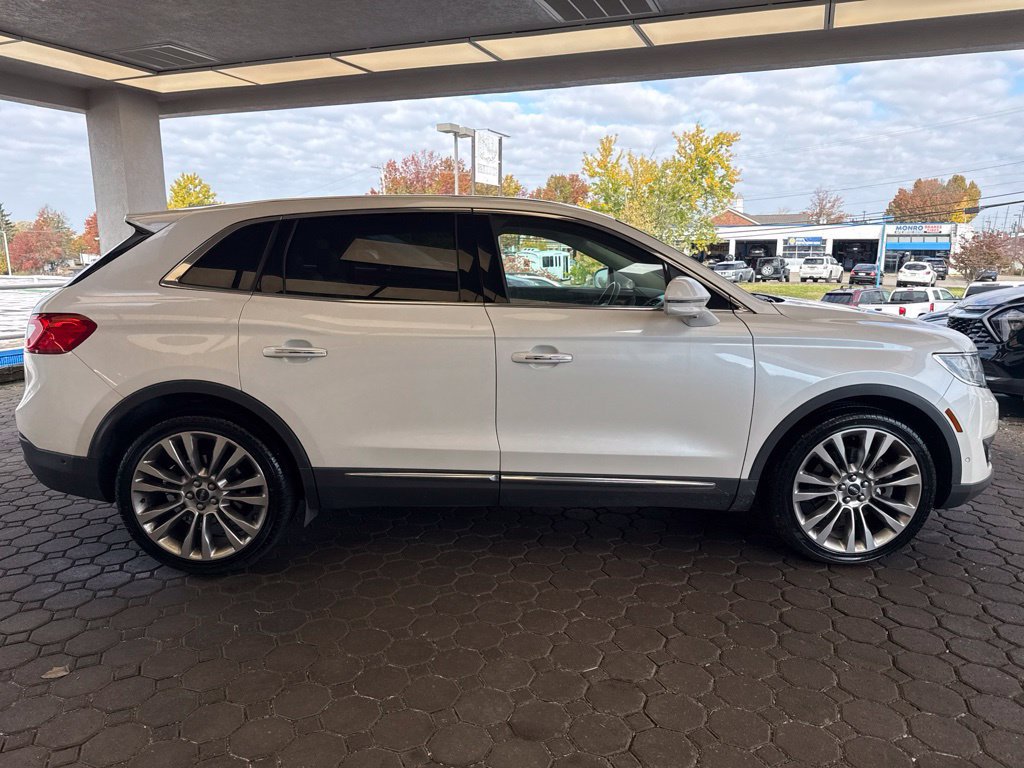 Used 2016 Lincoln MKX Reserve w/ Luxury Package AWD/4WD image 4