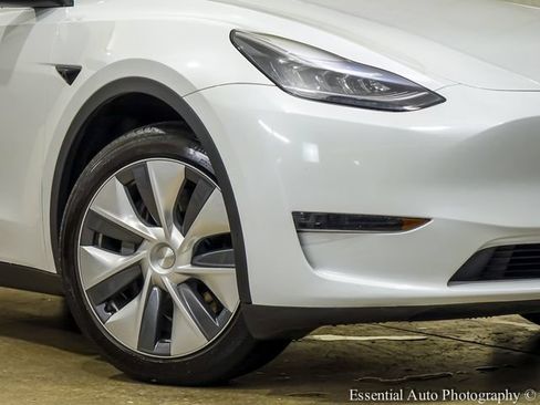Used 2023 Tesla Model Y Long Range AWD/4WD image 4