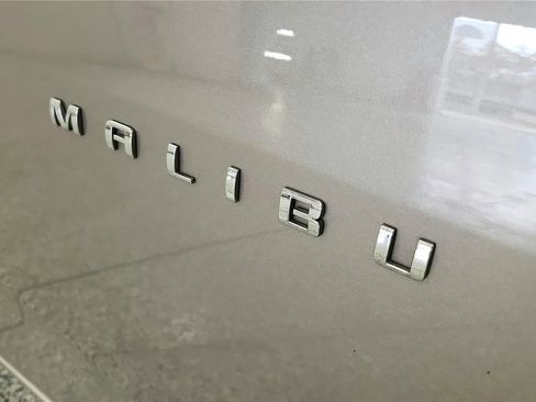 Used 2022 Chevrolet Malibu LT image 17