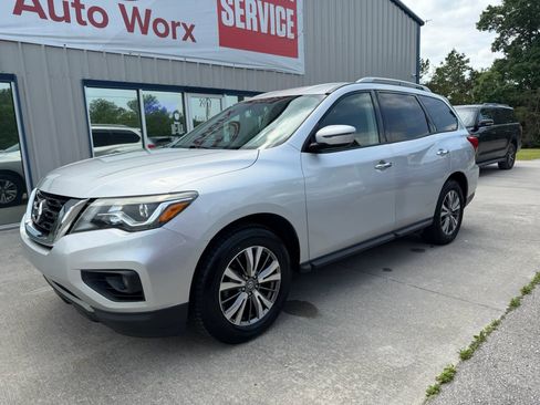 Used 2018 Nissan Pathfinder SV AWD/4WD image 29