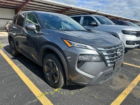 Used 2025 Nissan Rogue SV AWD/4WD image 2