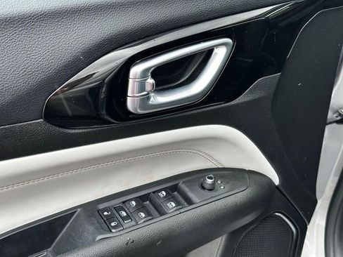 Used 2023 Jeep Compass Limited image 13