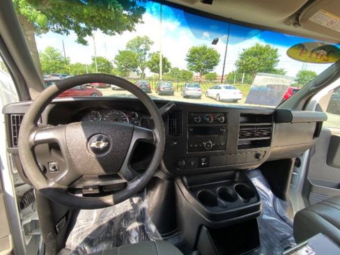 Used 2014 Chevrolet Express 2500 RWD image 15