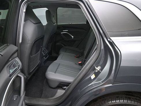 Used 2025 Audi Q5 Premium Plus w/ Premium Plus AWD/4WD image 30