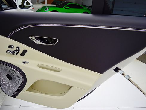 Used 2024 Bentley Flying Spur Azure AWD/4WD image 43
