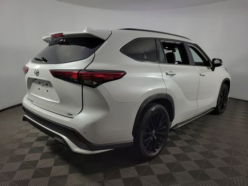Used 2023 Toyota Highlander XSE FWD image 8