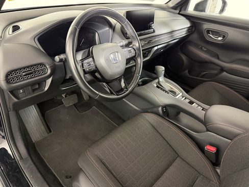 Certified 2025 Honda HR-V Sport image 3