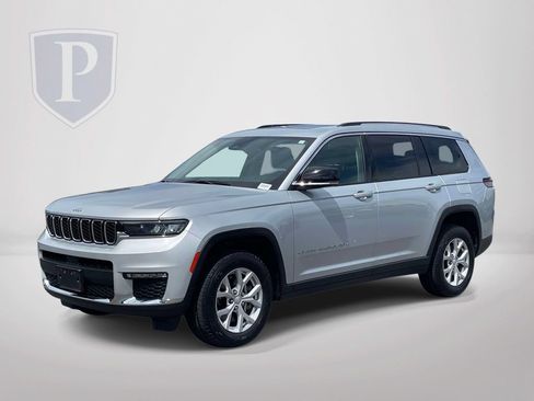 Used 2023 Jeep Grand Cherokee L Limited AWD/4WD image 4