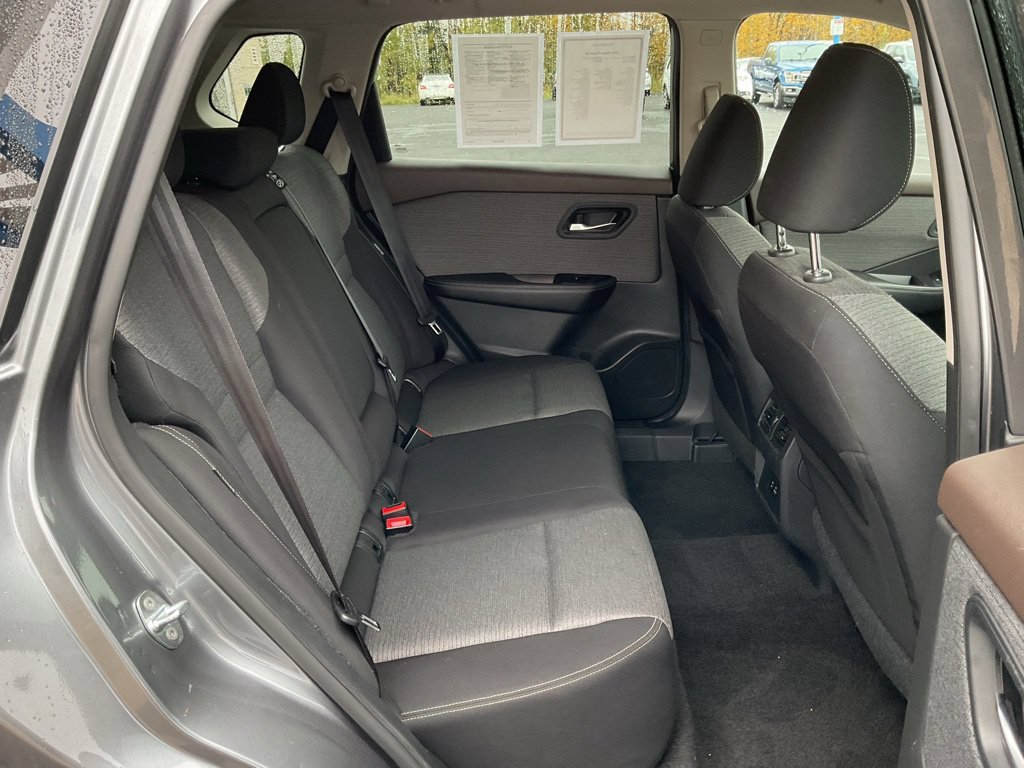 Used 2022 Nissan Rogue SV AWD/4WD image 19