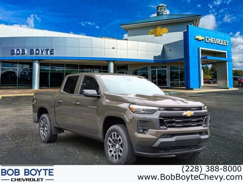 Used 2024 Chevrolet Colorado LT w/ LT Convenience Package III AWD/4WD image 1