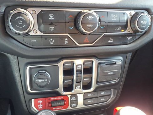 Used 2024 Jeep Wrangler Unlimited Rubicon AWD/4WD image 21