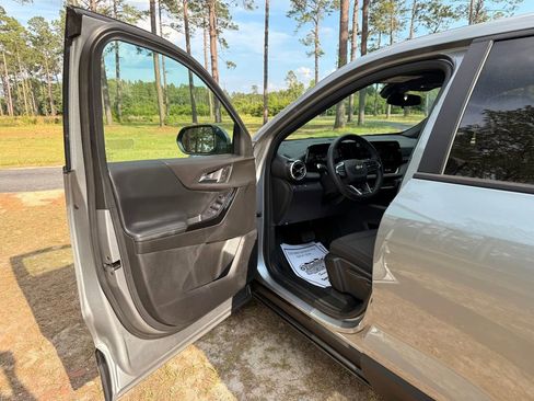 Used 2026 Chevrolet Equinox LT FWD image 11