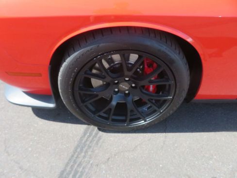 Used 2016 Dodge Challenger SRT Hellcat image 15