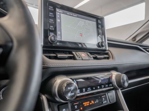 Used 2021 Toyota RAV4 Limited image 32