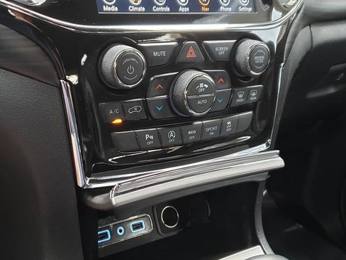 Used 2021 Jeep Grand Cherokee Laredo X image 24