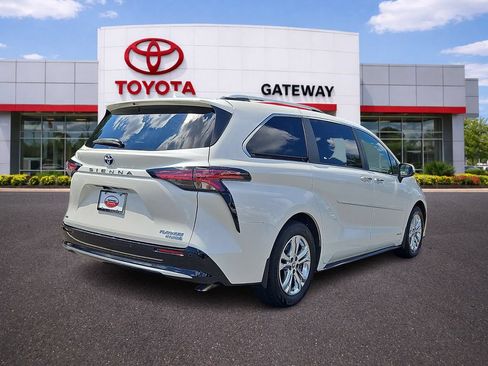 Used 2021 Toyota Sienna Platinum AWD/4WD image 5
