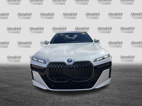 Used 2025 BMW 760i xDrive w/ Executive Package AWD/4WD image 3