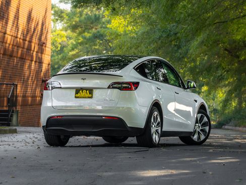 Used 2020 Tesla Model Y Long Range AWD/4WD image 4