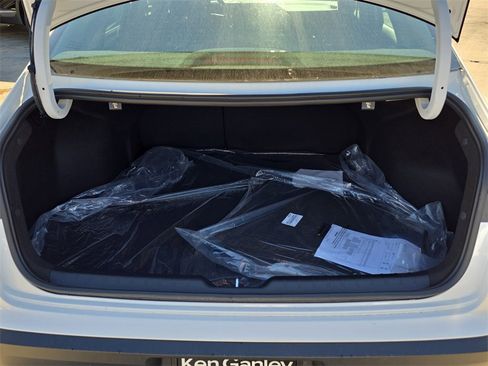 New 2025 Kia K4 LXS image 12