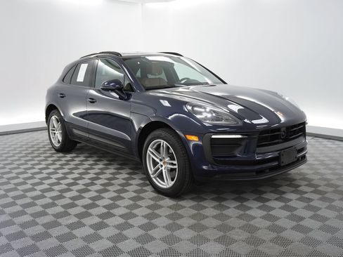 Certified 2023 Porsche Macan Turbo image 8