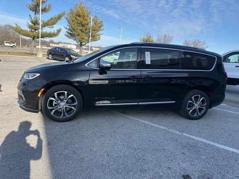 New 2026 Chrysler Pacifica Pinnacle image 16