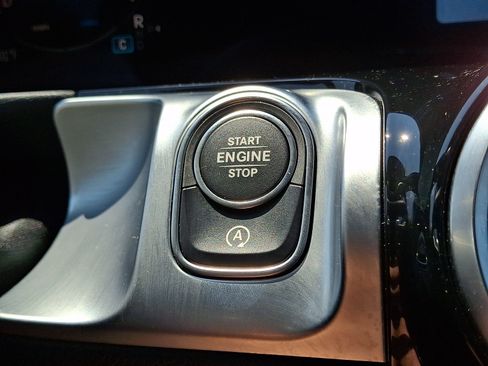 Used 2026 Mercedes-Benz GLB 250 4MATIC image 27