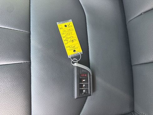 Used 2024 Acura Integra image 32