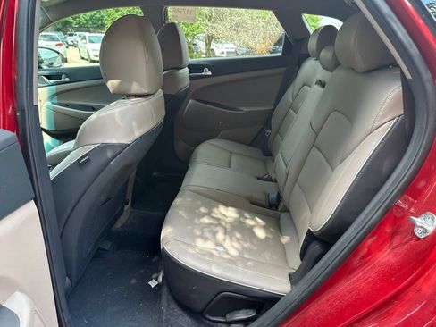 Used 2021 Hyundai Tucson Limited FWD image 16