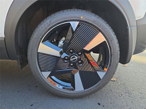 New 2026 Nissan Kicks SR w/ SR Premium Package AWD/4WD image 9