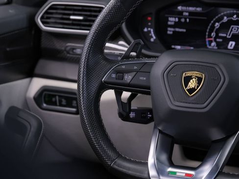 Used 2022 Lamborghini Urus image 66