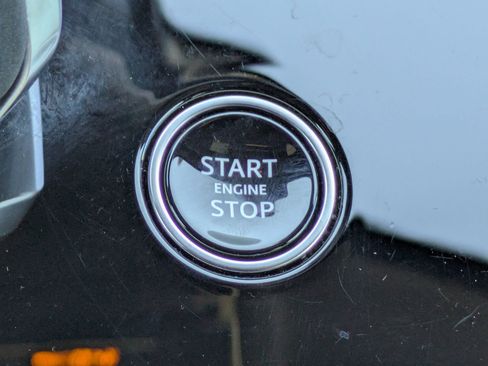 Certified 2025 Land Rover Range Rover Sport SE image 17