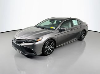 Used 2021 Toyota Camry SE FWD video 3