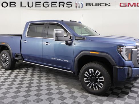 Used 2024 GMC Sierra 2500 Denali Ultimate image 2