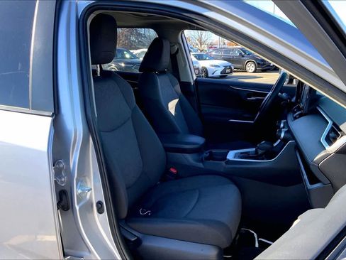 Used 2020 Toyota RAV4 XLE image 8