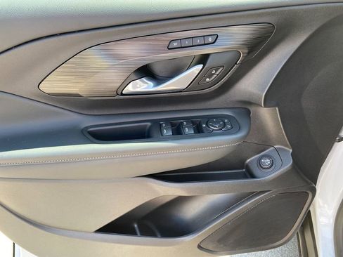 Used 2024 GMC Terrain SLT image 11