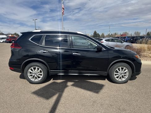 Used 2020 Nissan Rogue SV image 8