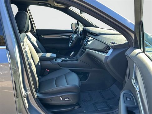 Used 2025 Cadillac XT6 Luxury image 22