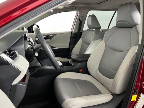 Used 2022 Toyota RAV4 Limited image 4
