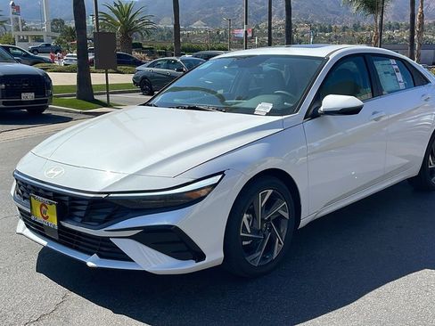 New 2025 Hyundai Elantra Limited image 13