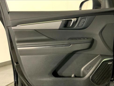 Used 2025 Buick Enclave Preferred FWD image 25