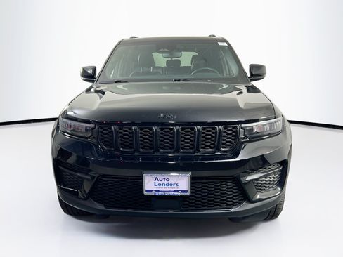 Used 2023 Jeep Grand Cherokee Altitude AWD/4WD image 2