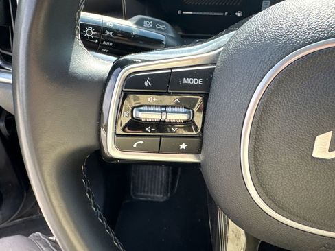 Used 2024 Kia Sorento S image 25