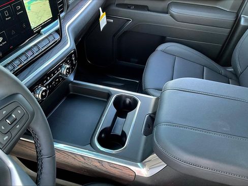 New 2026 GMC Sierra 2500 SLT image 8