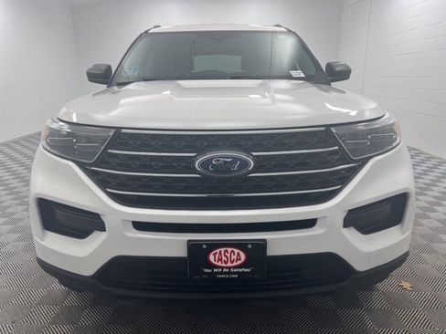 Used 2022 Ford Explorer XLT image 3