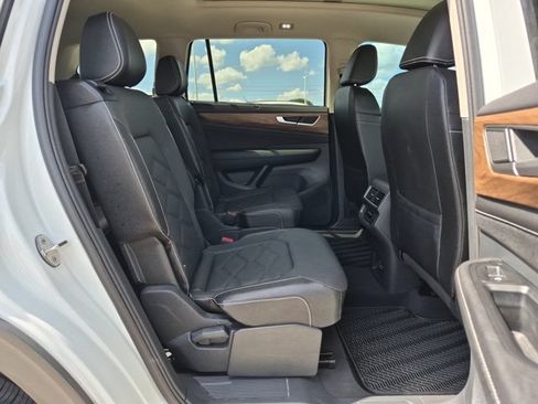 Used 2024 Volkswagen Atlas SE FWD image 19