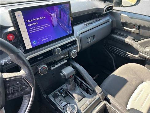 Used 2025 Toyota Tacoma TRD Off-Road image 15