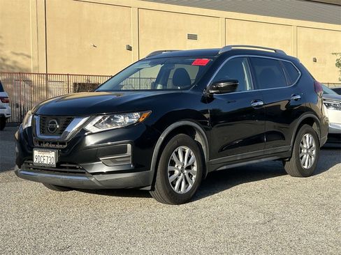 Certified 2018 Nissan Rogue SV image 2